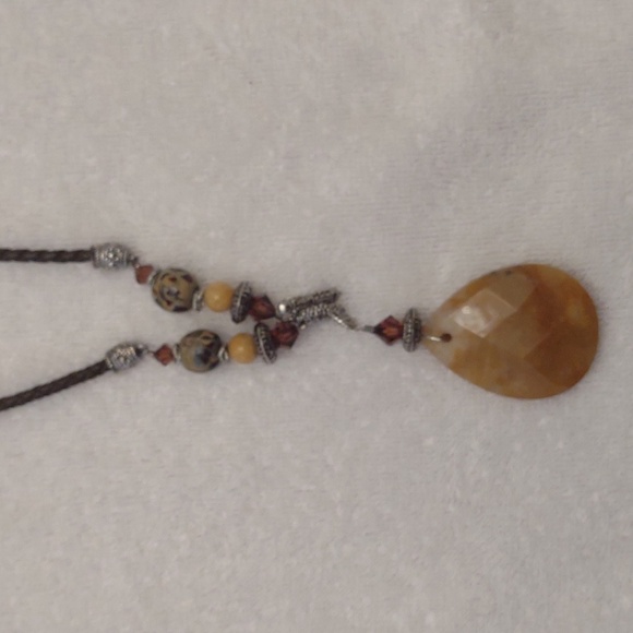 3 Necklases - Picture 5 of 7